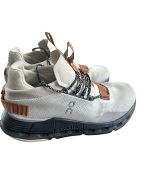 On Running On Cloud Cloud Tech Cloud Nova low top running shoes size 6.5 ladies